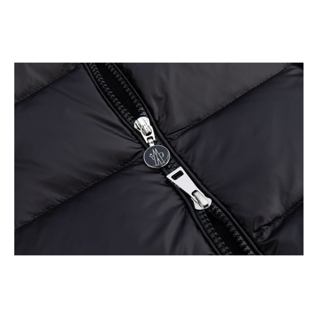 Moncler Gles Fitted Hooded Puffer Jacket – Body-Fit Edition